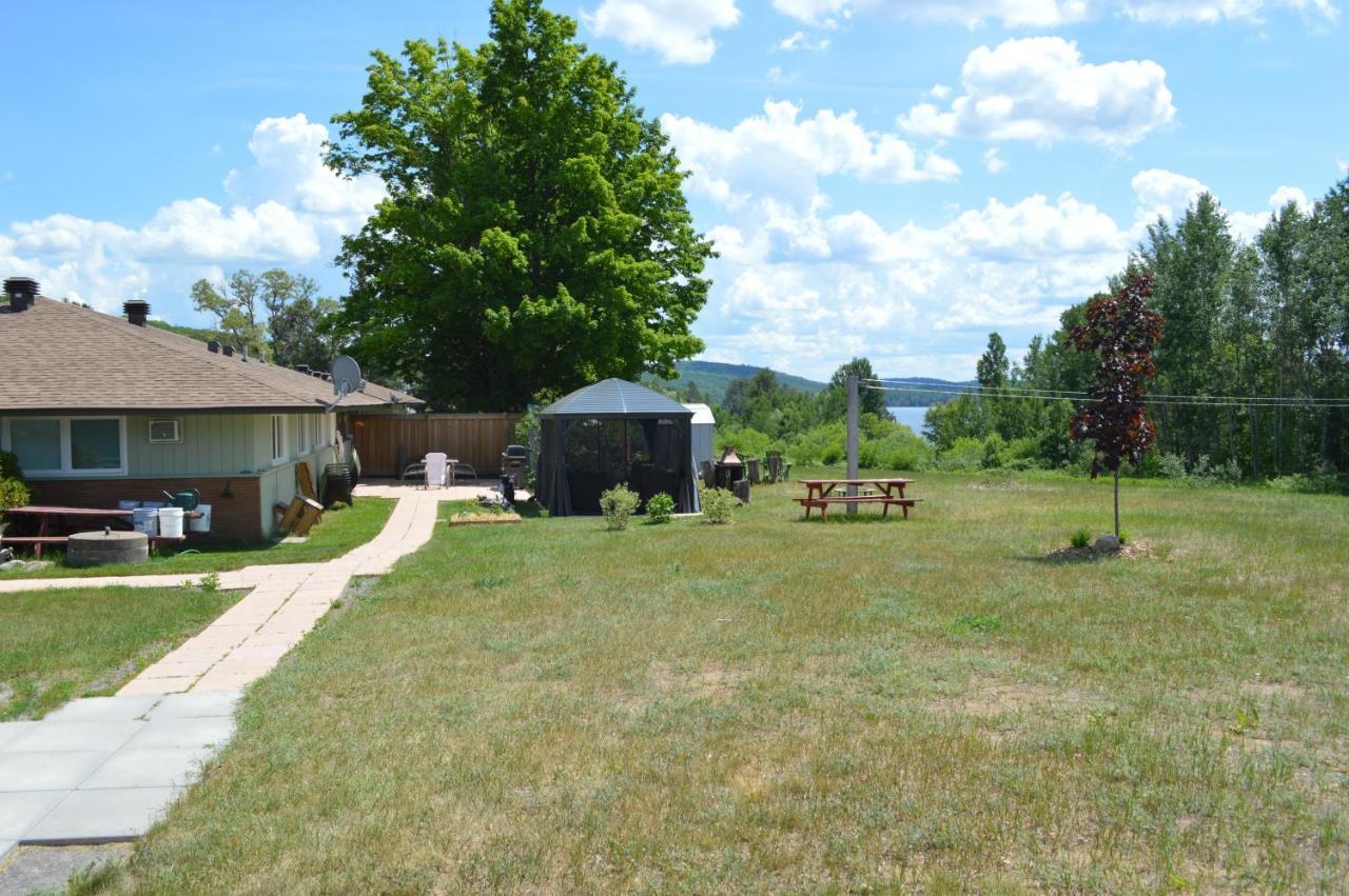 Barrys Bay Pinewood Inn מראה חיצוני תמונה